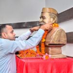 जिलाधिकारी मयूर दीक्षित ने पंडित गोविंद बल्लभ पंत जी के चित्र पर माल्यार्पण कर किये श्रद्धा सुमन अर्पित