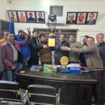 जल संस्थान गंगा की चैंपियन टीम का अधिशाषी अभियंता हरीश बंसल ने किया स्वागत