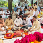 पूर्व केंद्रीय मंत्री रीता बहुगुणा जोशी के दिवंगत पति का हरिद्वार के वीआईपी घाट पर हुआ अस्थि विसर्जन